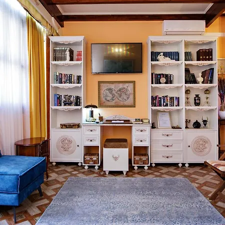 Sali Chelidonaki Boutique