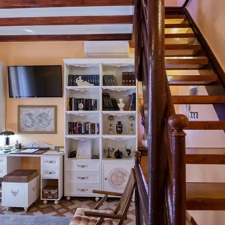 Sali Chelidonaki Boutique