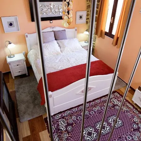 Sali Chelidonaki Boutique *